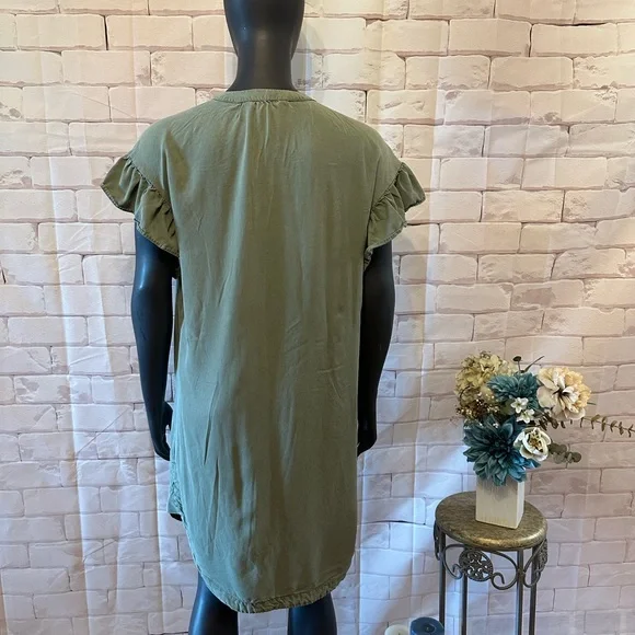 Green Ruffle Sleeve Dress - Picture 2 of 2